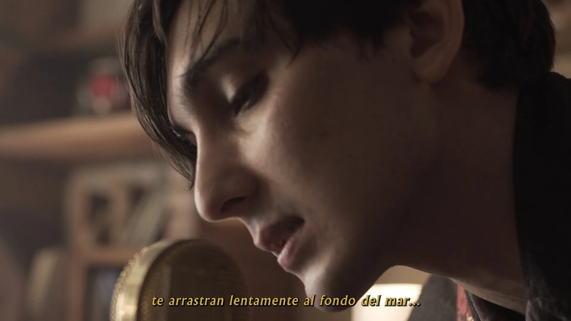 Fotograma 2 de 8 de Naufragios, lyric video — Dylan Thomas.